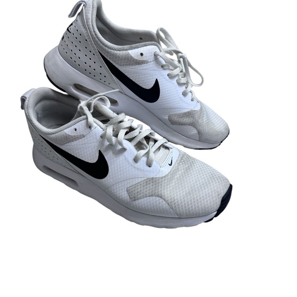 Nike Air Max White and Black Trainers - Picture 1 of 4
